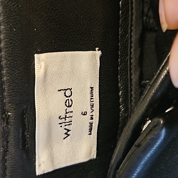 Wilfred (Aritzia) black faux leather, washable, shorts - Picture 2 of 8